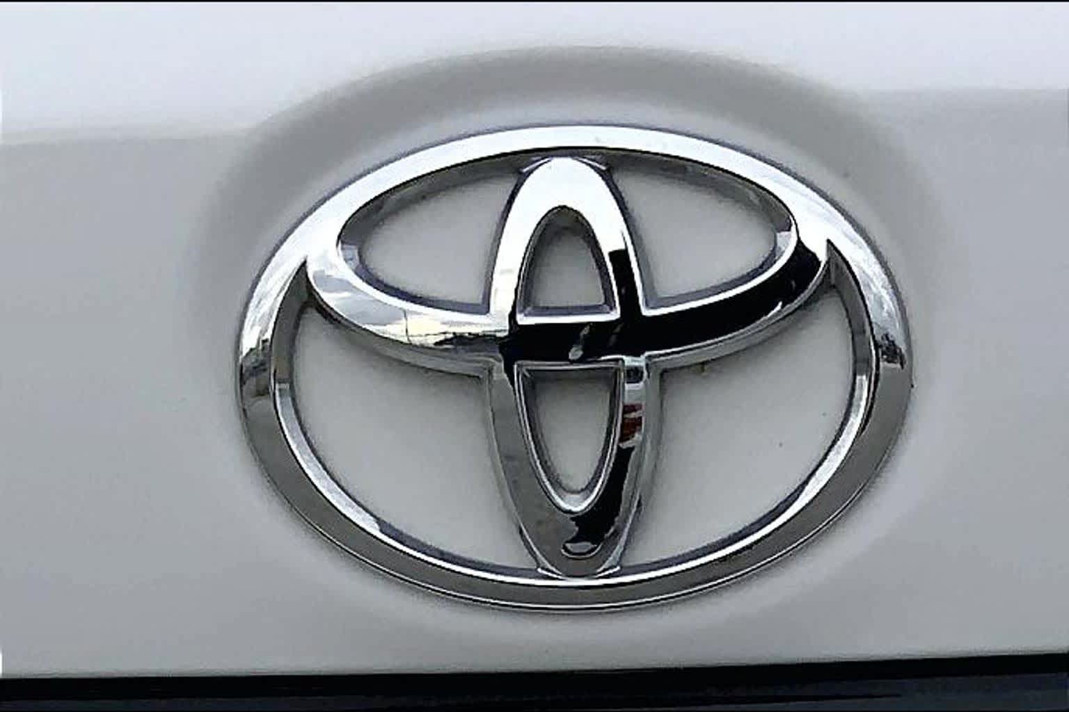 Used 2025 Toyota Corolla LE FWD image 10