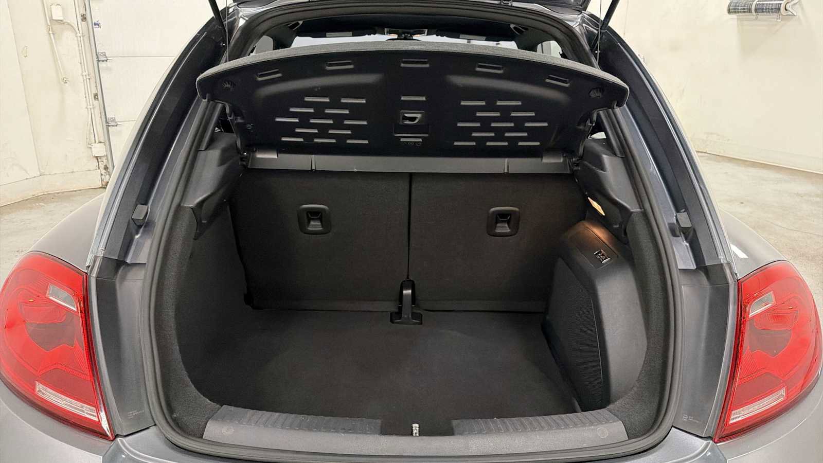 Used 2014 Volkswagen Beetle TDI image 29