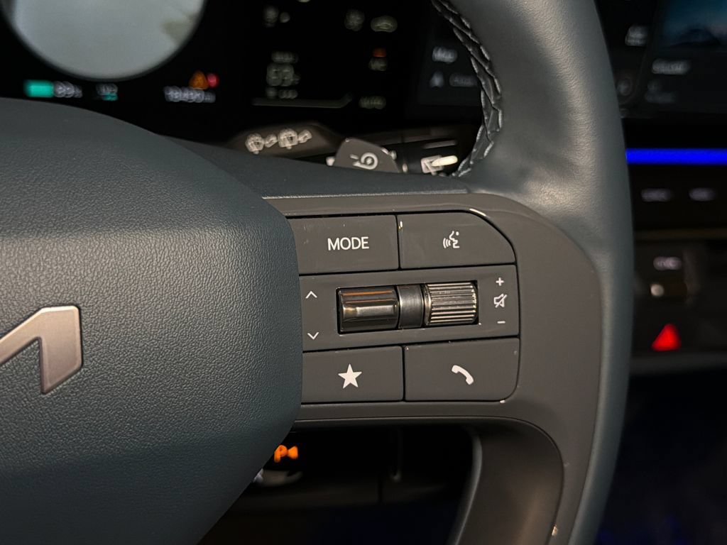 Certified 2024 Kia EV9 GT-Line AWD/4WD image 32