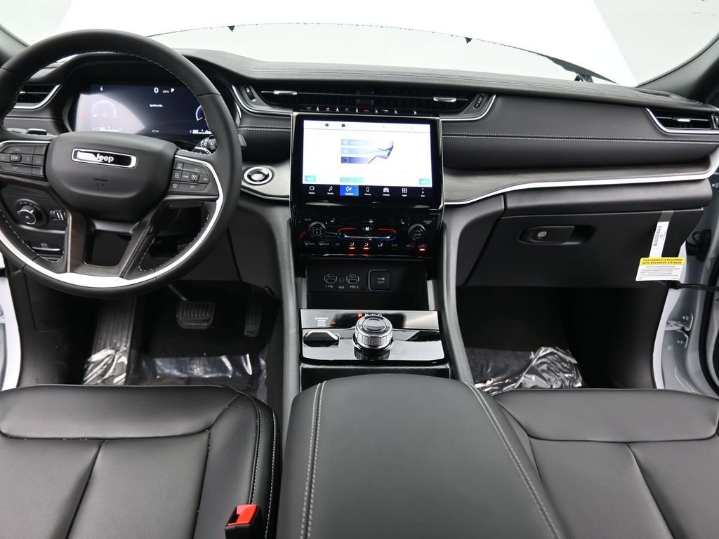 New 2025 Jeep Grand Cherokee Limited w/ Black Appearance Package image 31