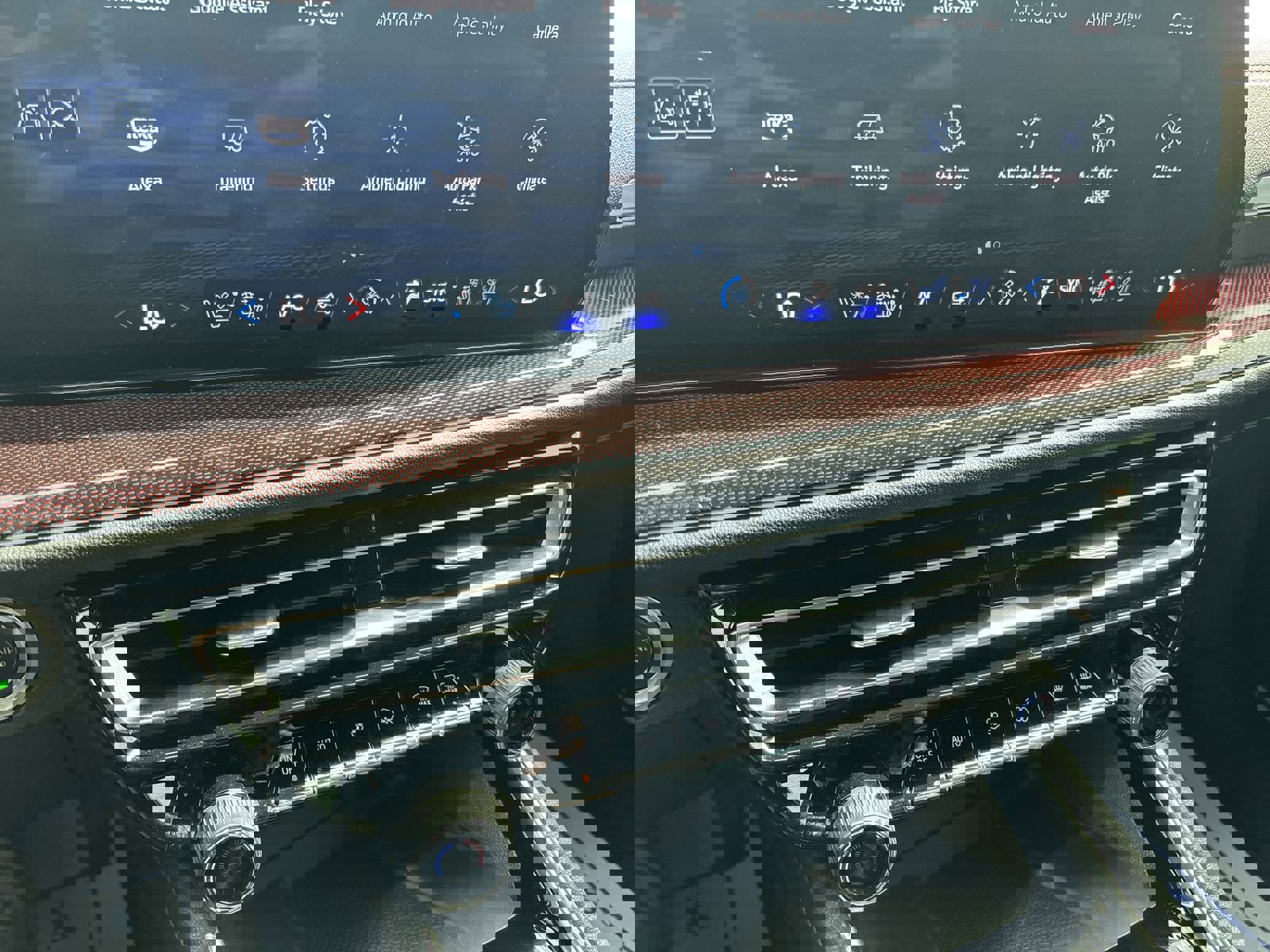 Used 2024 Chevrolet Traverse RS image 21