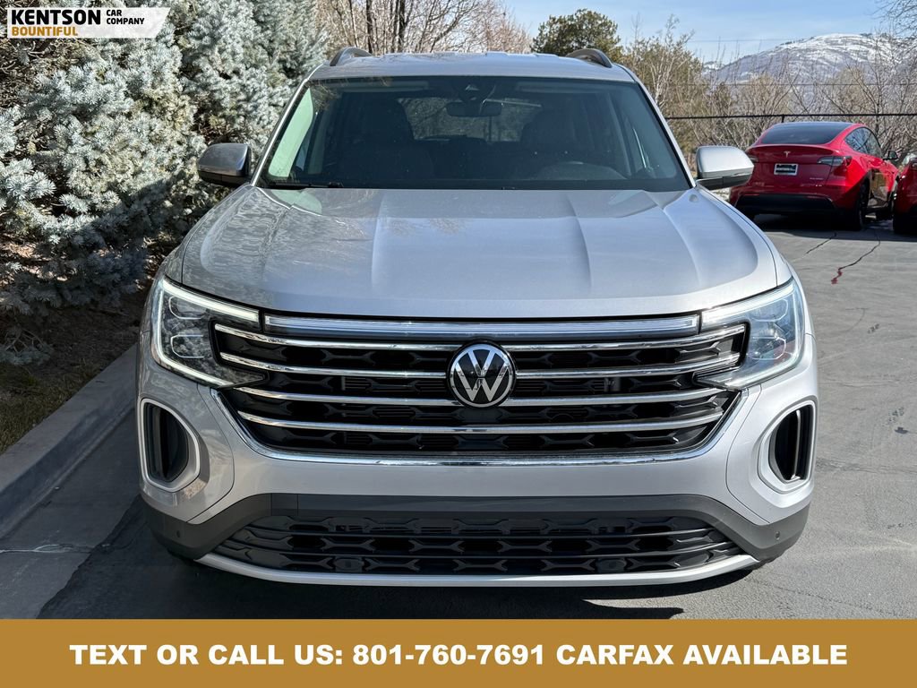 Used 2025 Volkswagen Atlas SE AWD/4WD image 2
