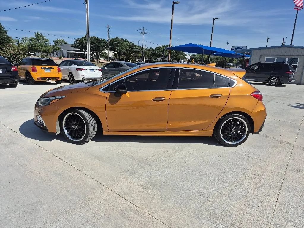 Used 2017 Chevrolet Cruze Premier FWD image 2