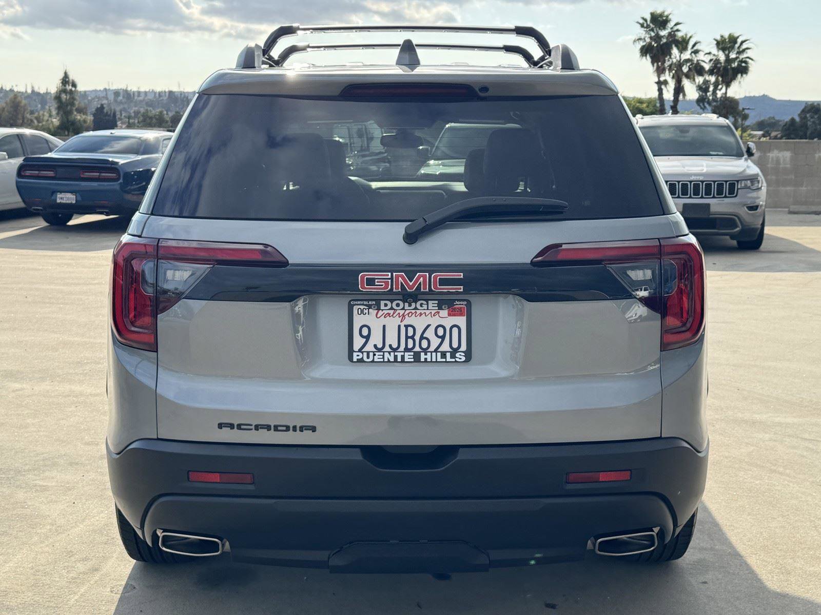 Used 2023 GMC Acadia SLT w/ Elevation Edition image 5