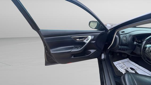 Used 2013 Nissan Altima 2.5 SL w/ Technology Pkg image 9