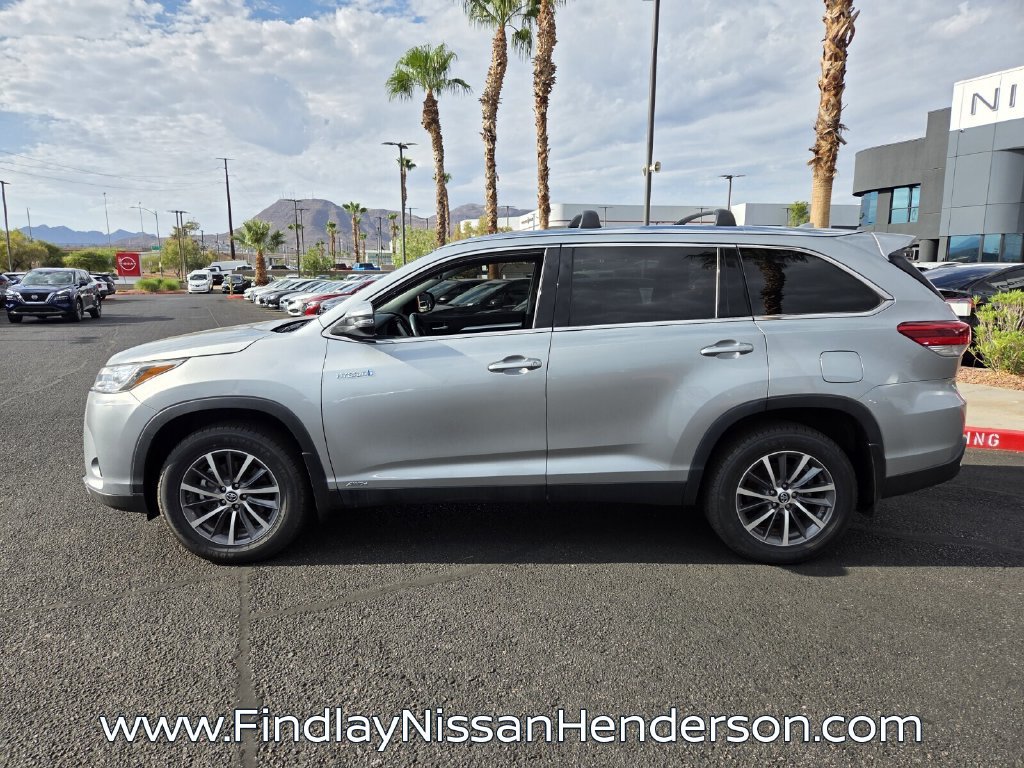 Used 2019 Toyota Highlander XLE AWD/4WD image 3