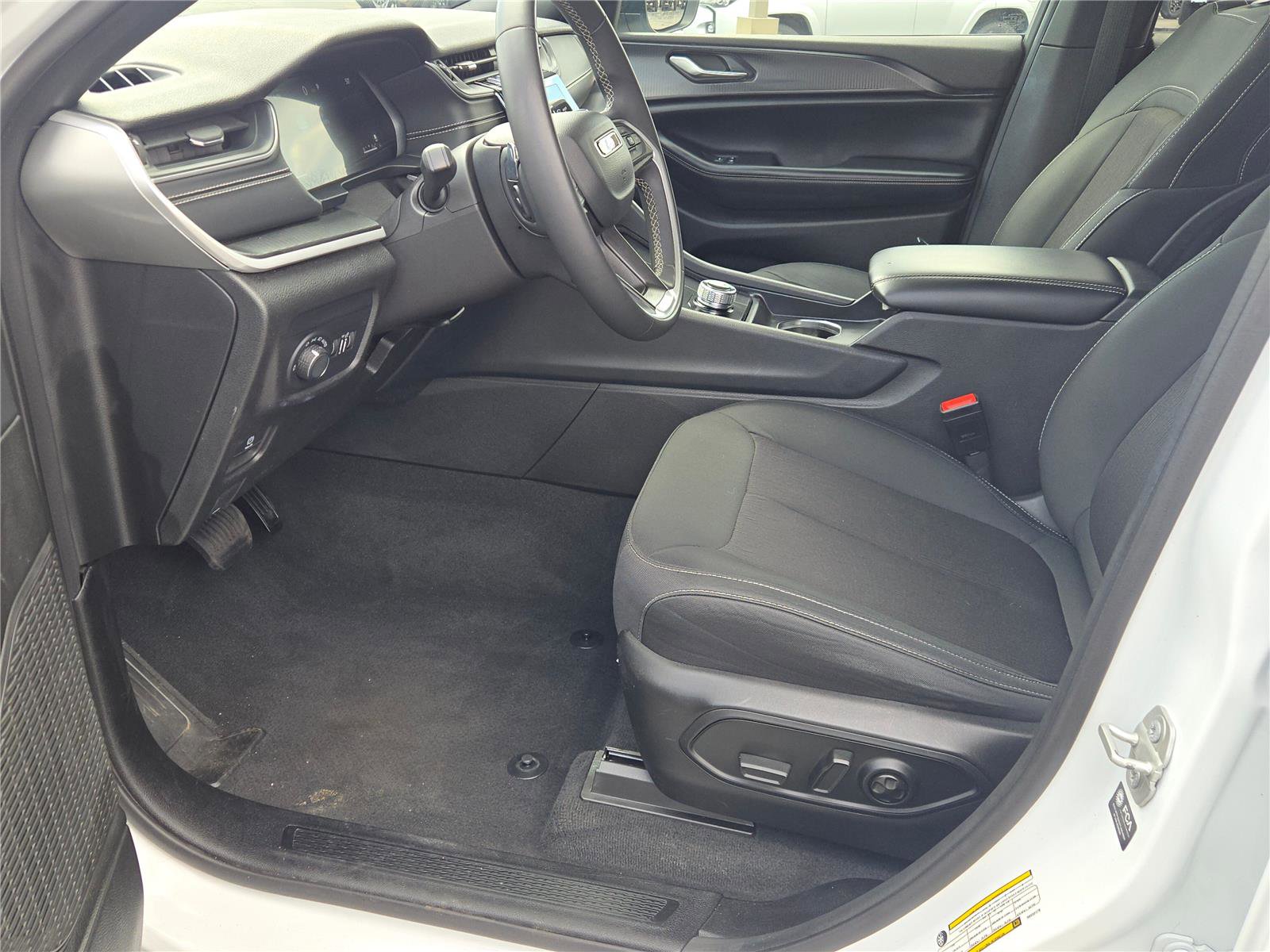 Certified 2024 Jeep Grand Cherokee L Laredo AWD/4WD image 27