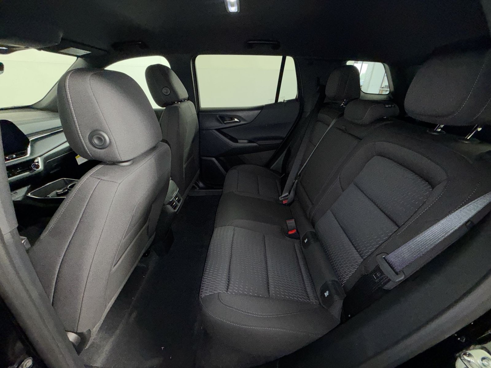 New 2027 Chevrolet Equinox LT w/ Safety and Technology Package FWD image 24