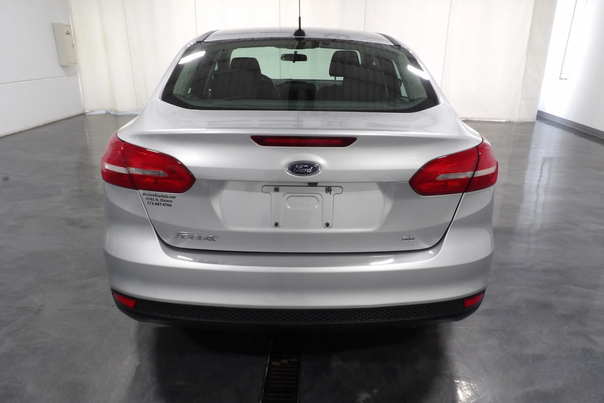 Used 2018 Ford Focus SE FWD image 4