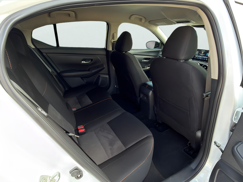 Used 2025 Nissan Sentra SR FWD image 30