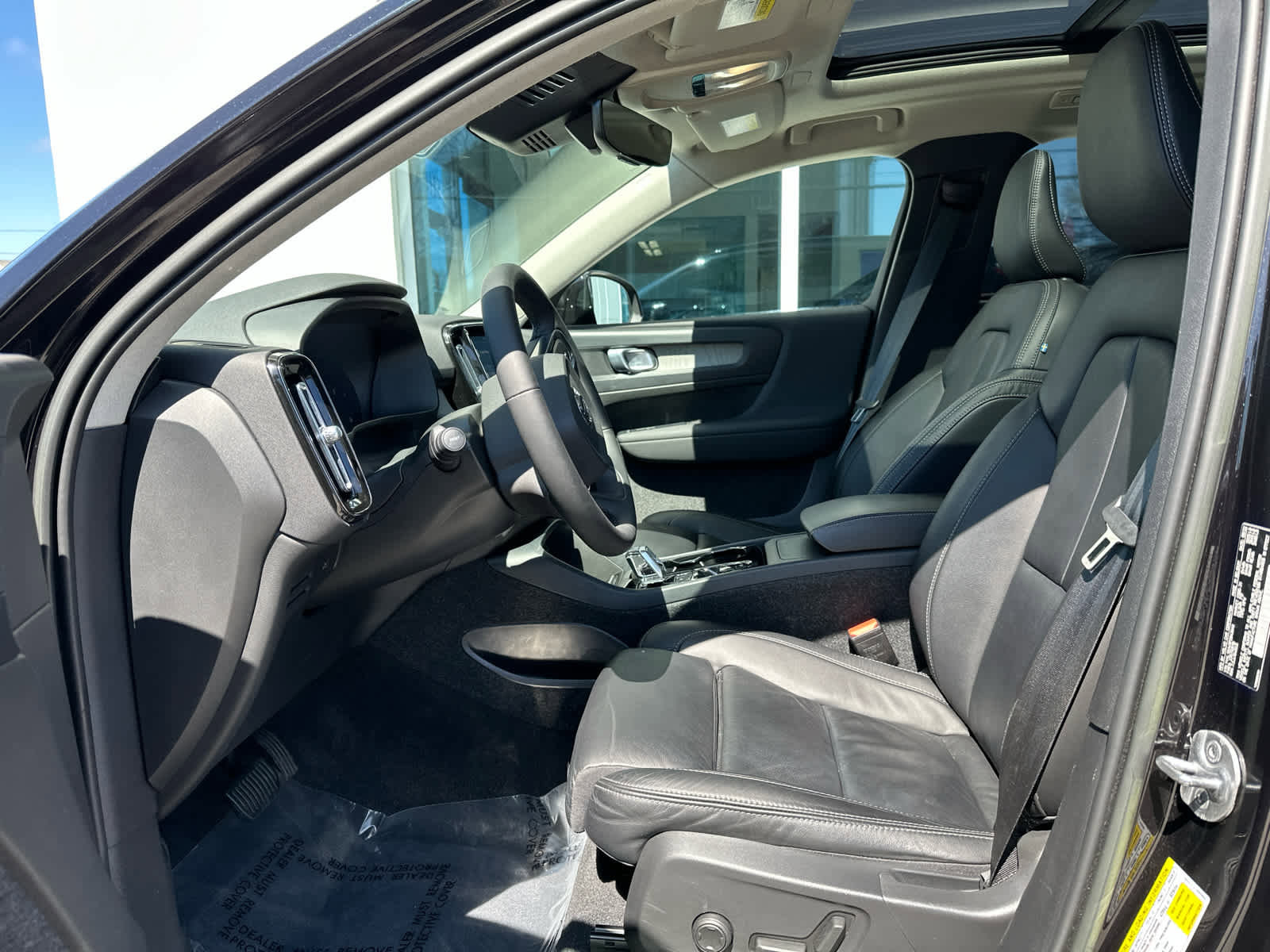 Used 2023 Volvo XC40 B5 Plus w/ Driver Assist Package image 10