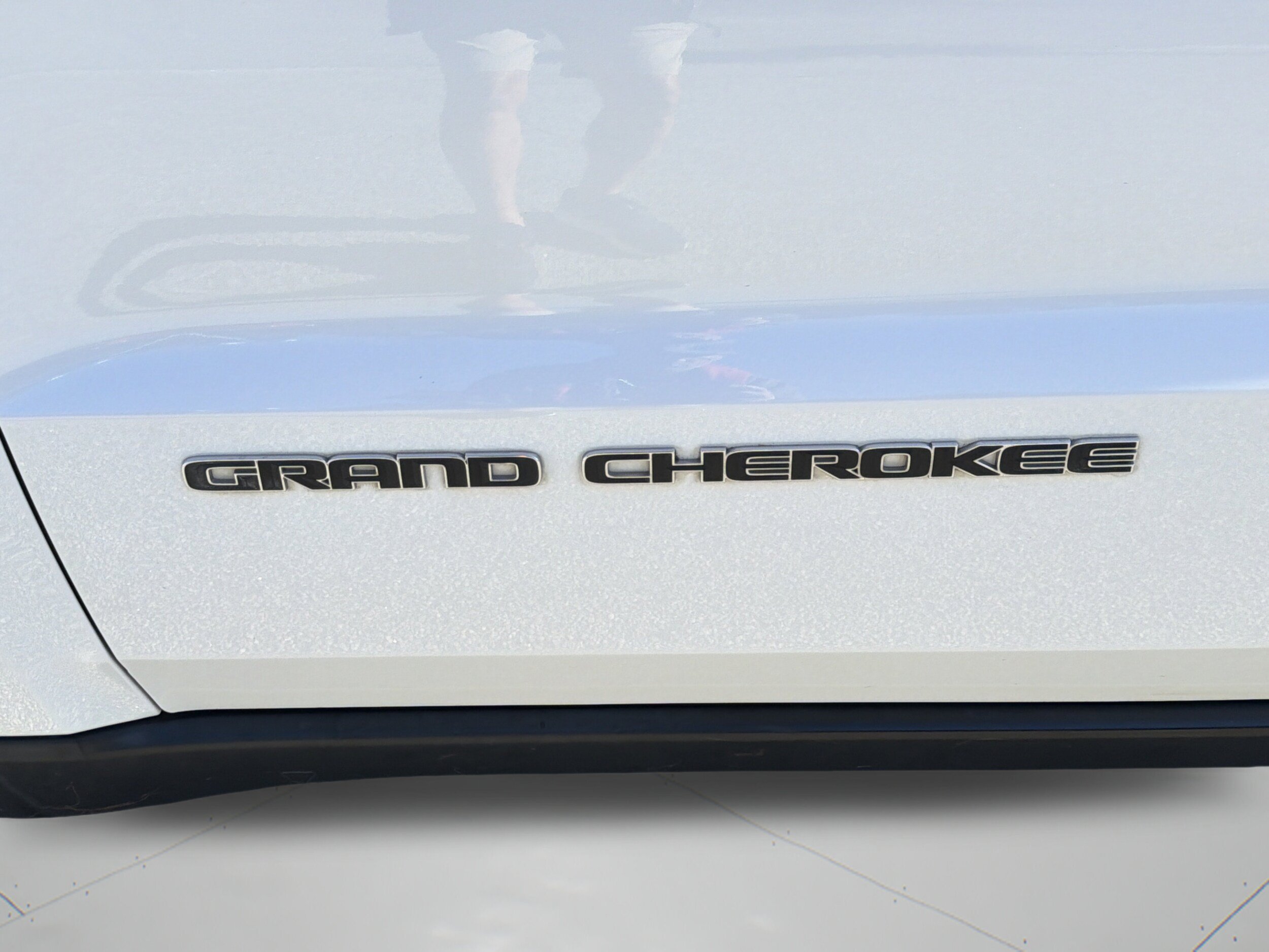 Used 2017 Jeep Grand Cherokee Laredo RWD image 30
