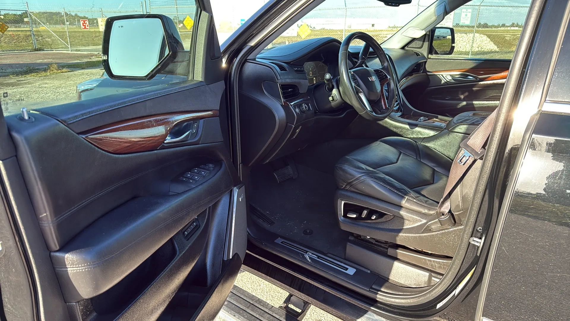 Used 2015 Cadillac Escalade Premium RWD image 17