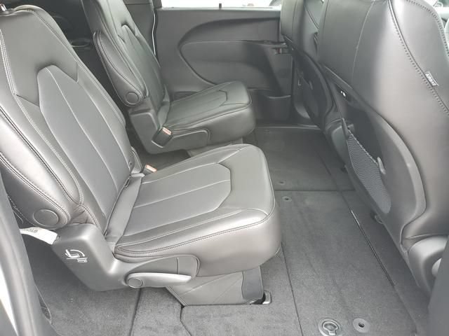 New 2027 Chrysler Pacifica Select FWD image 18