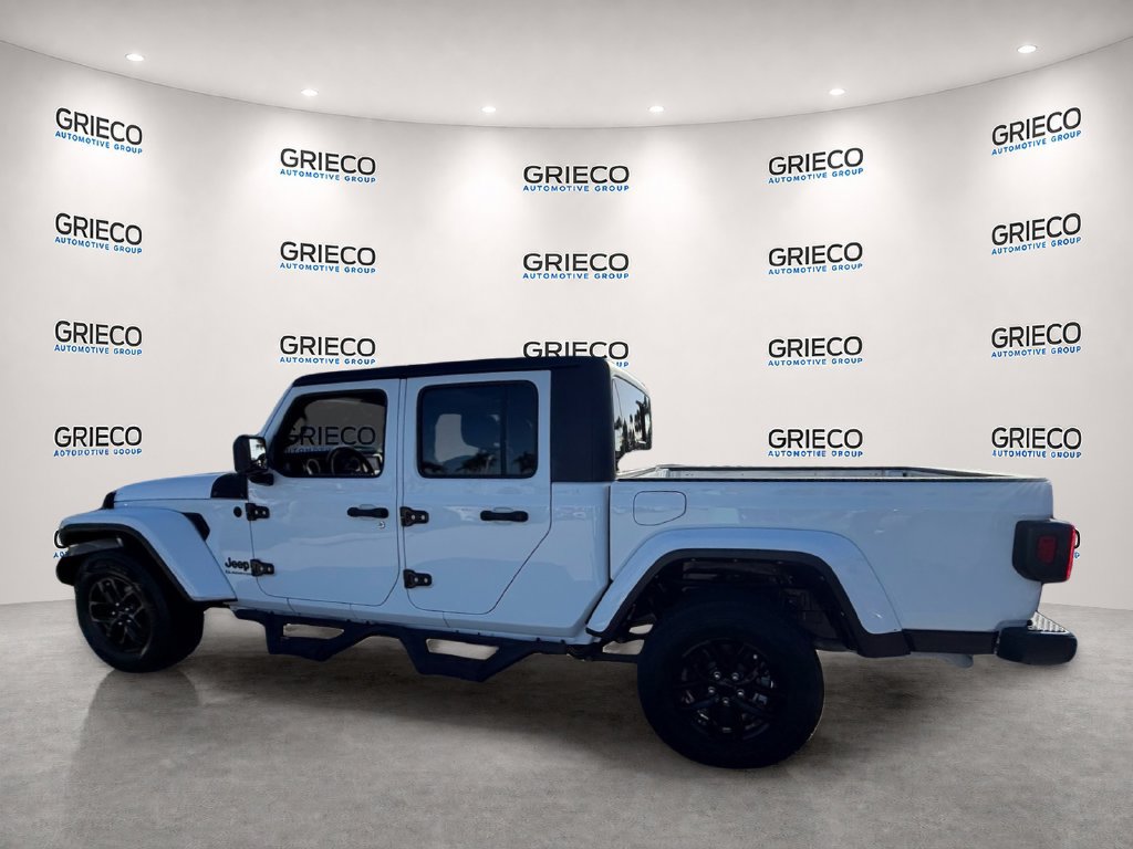 Used 2021 Jeep Gladiator Sport AWD/4WD image 5
