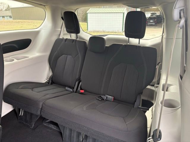 Used 2023 Chrysler Voyager LX image 25