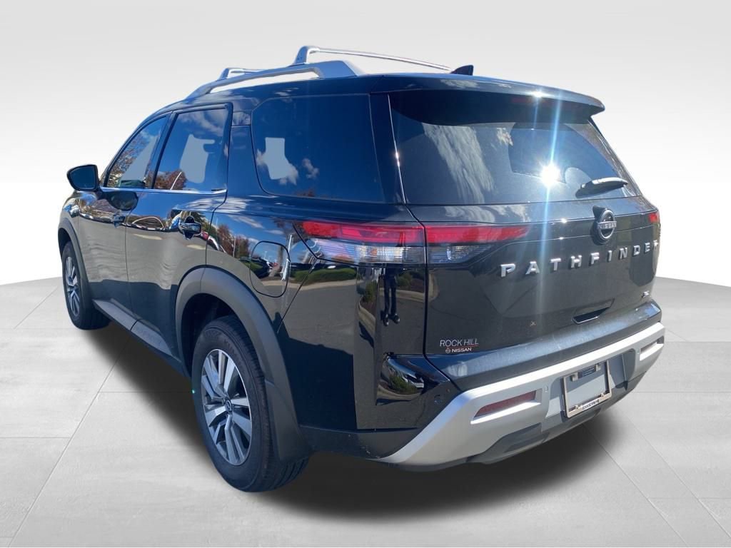 New 2025 Nissan Pathfinder SL image 5