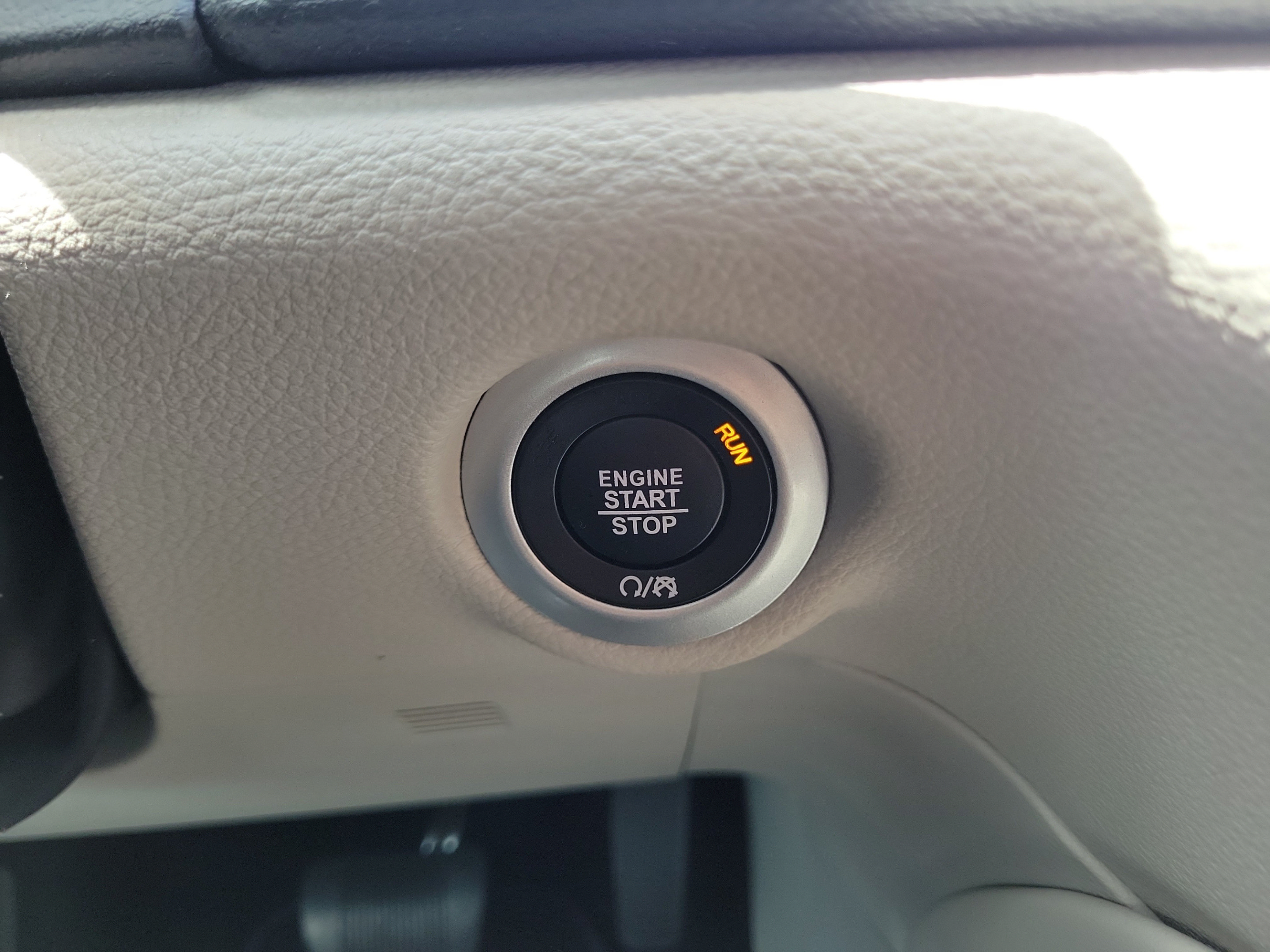 Used 2023 Chrysler Pacifica Limited w/ Uconnect Theater Family Group AWD/4WD image 32