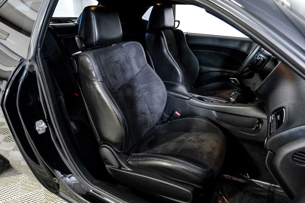 Used 2018 Dodge Challenger SXT Plus image 33