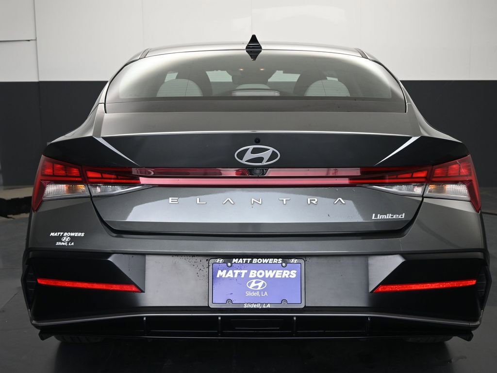 Used 2025 Hyundai Elantra Limited FWD image 16