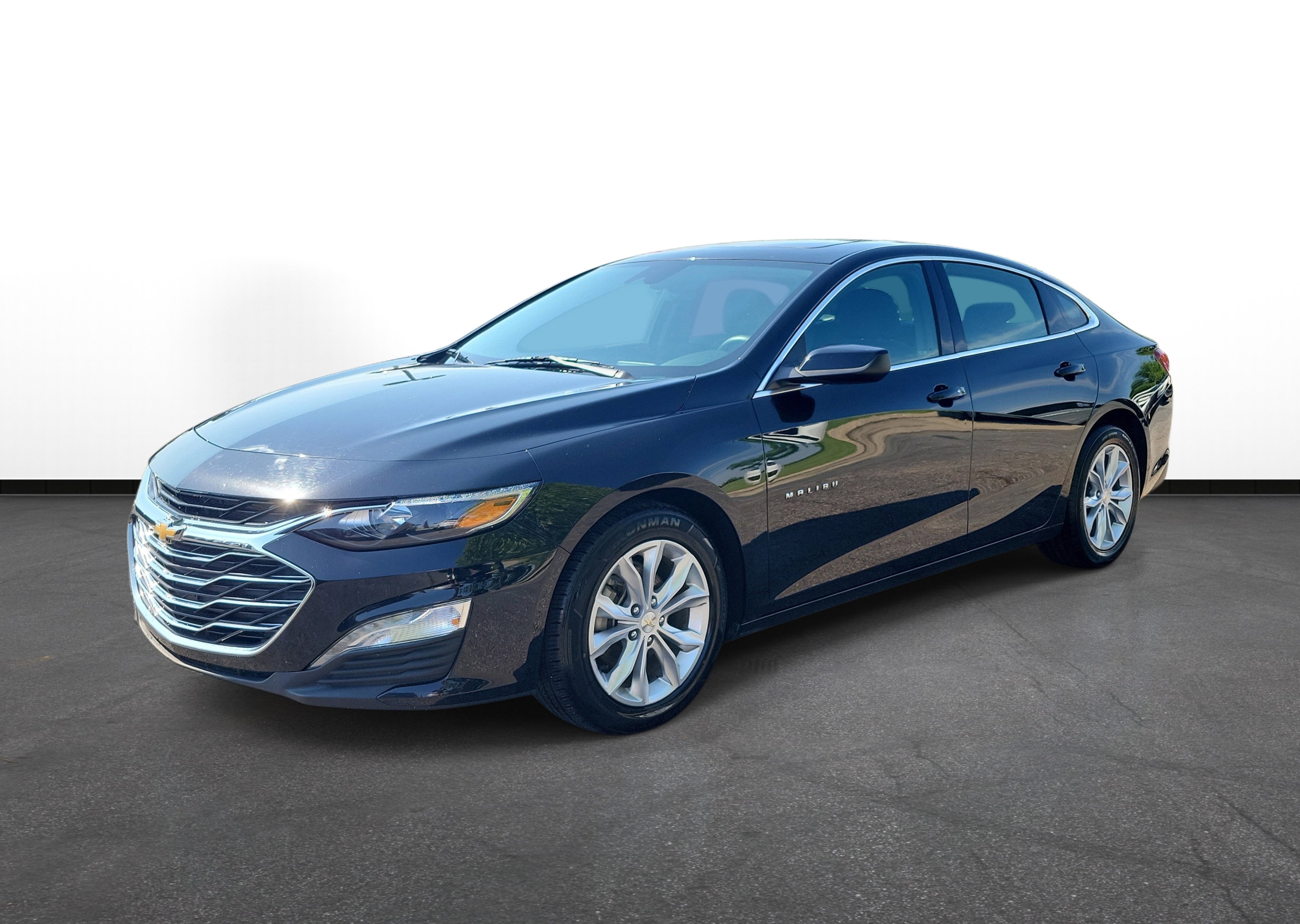 Used 2024 Chevrolet Malibu LT FWD image 2