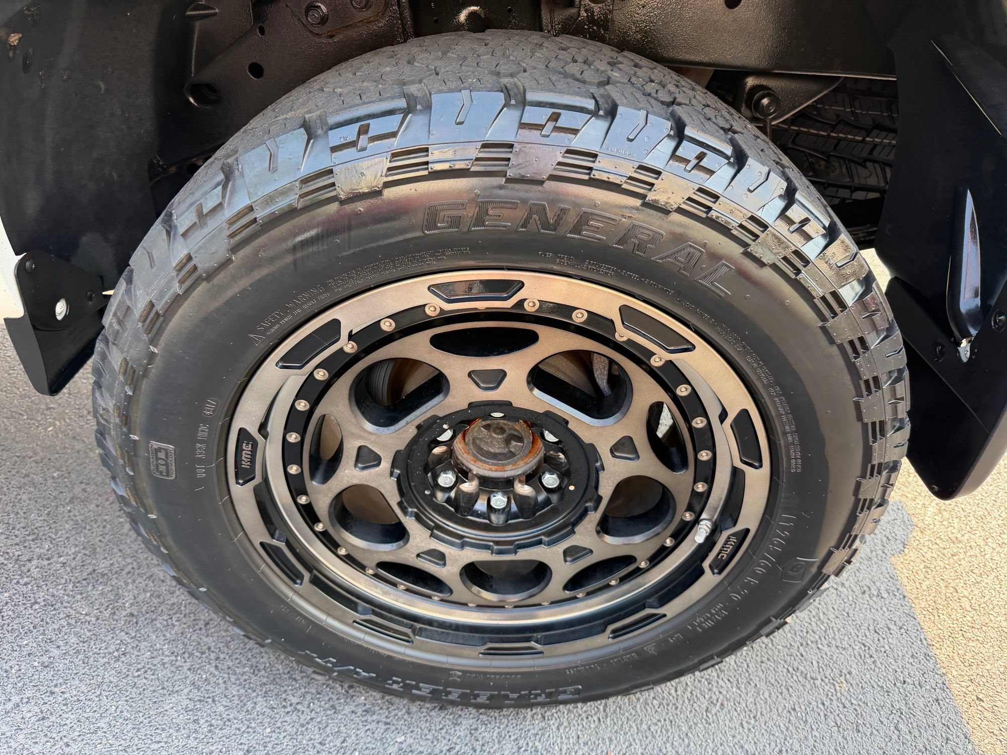 Used 2017 Nissan Titan SV AWD/4WD image 13