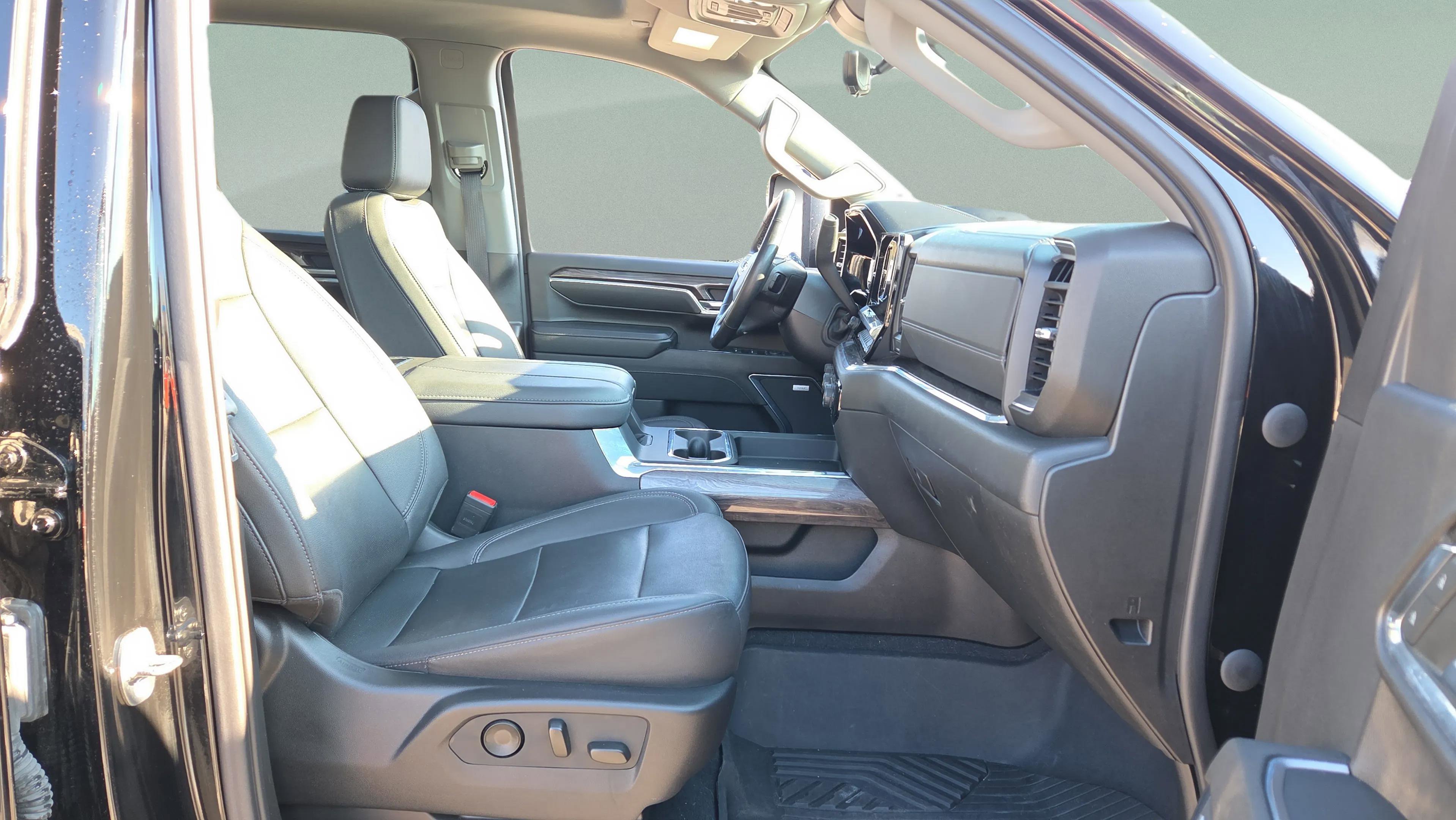 Used 2024 Chevrolet Silverado 2500 LTZ w/ LTZ Premium Package image 19