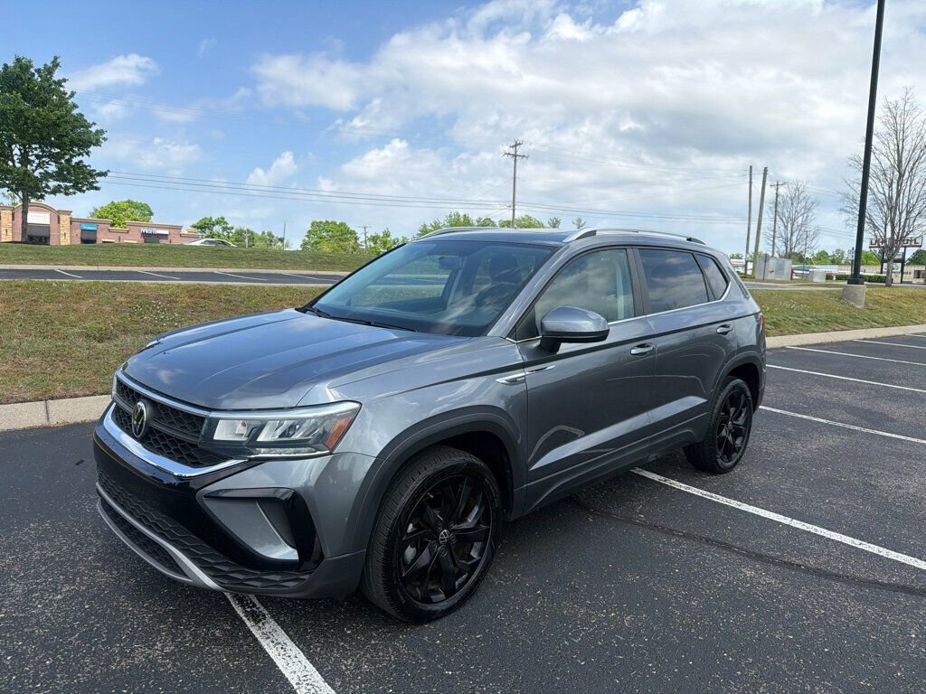 Used 2022 Volkswagen Taos SE w/ Panoramic Sunroof Package