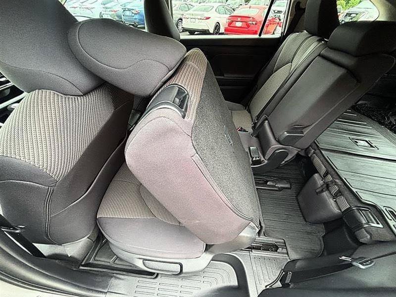 Used 2023 Toyota Highlander LE FWD image 38