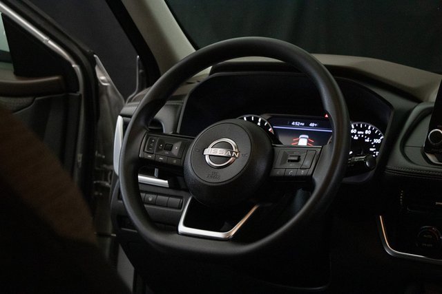 Used 2022 Nissan Rogue SV image 14