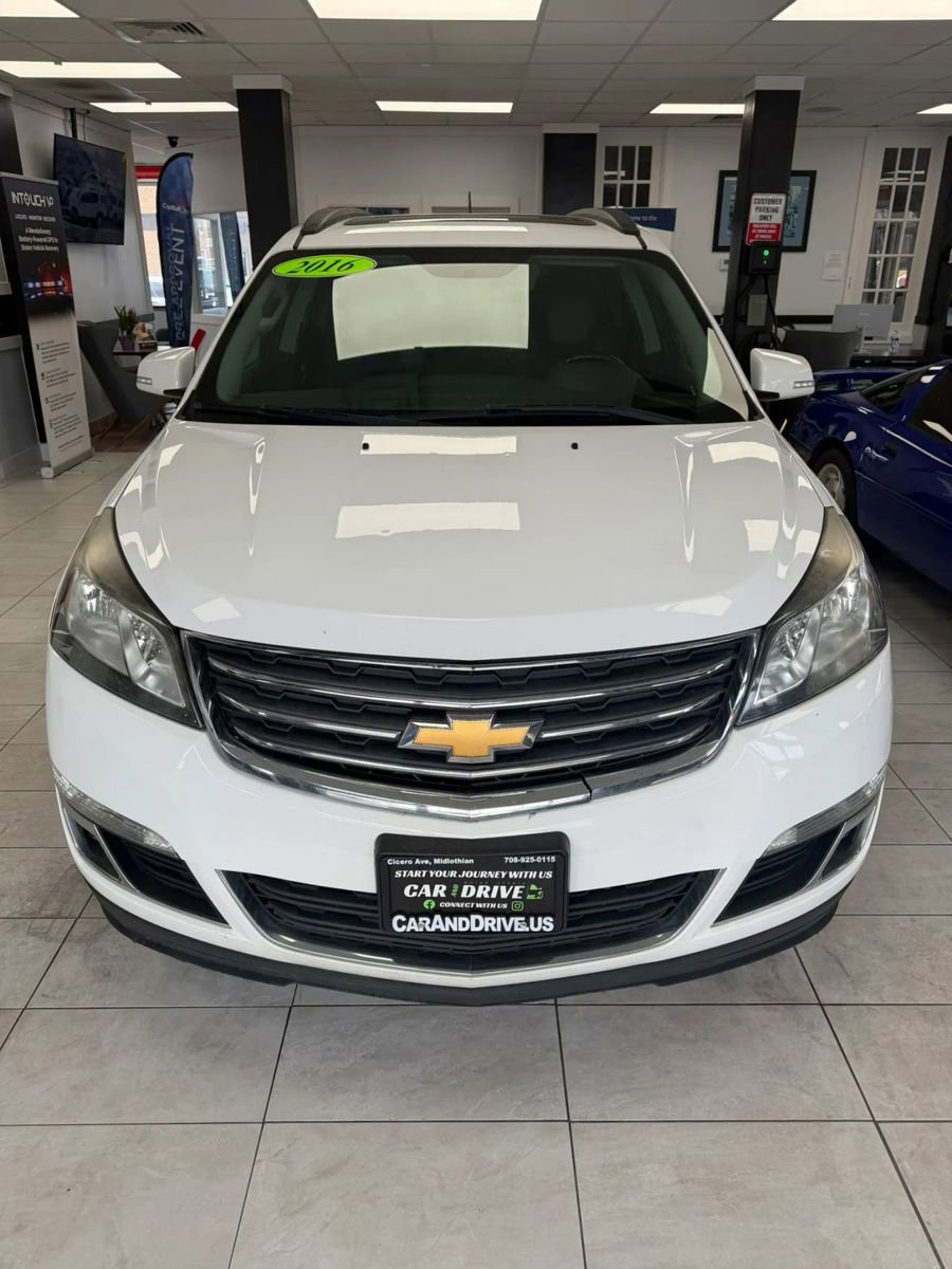 Used 2016 Chevrolet Traverse LT image 2