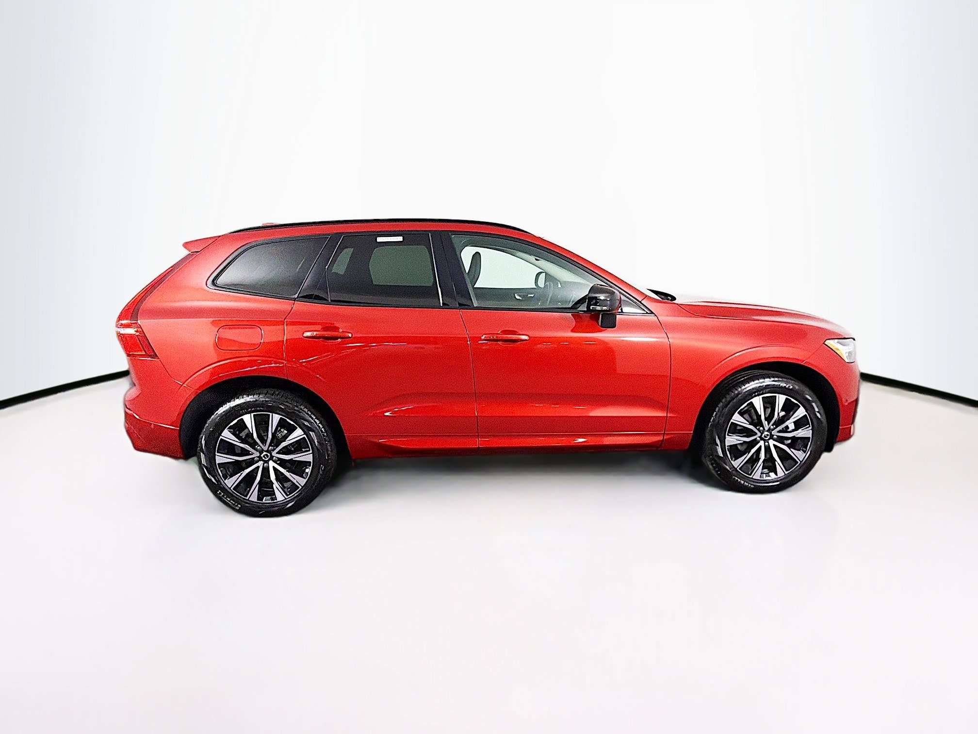 Used 2024 Volvo XC60 B5 Plus w/ Climate Package image 9