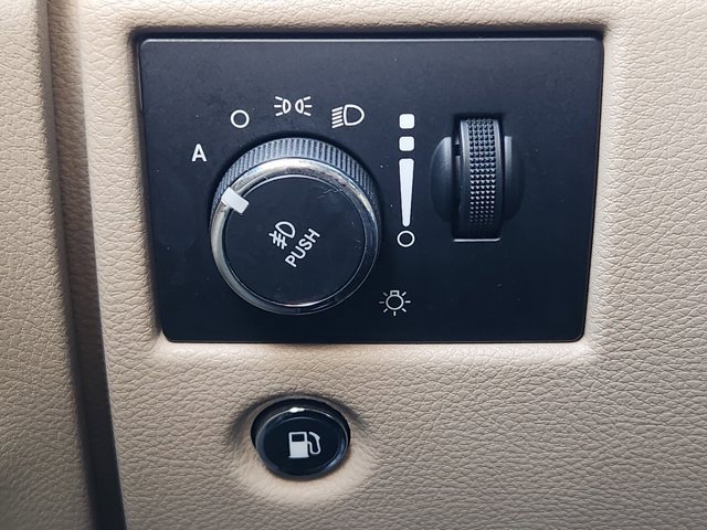 Used 2017 Jeep Grand Cherokee Limited image 23