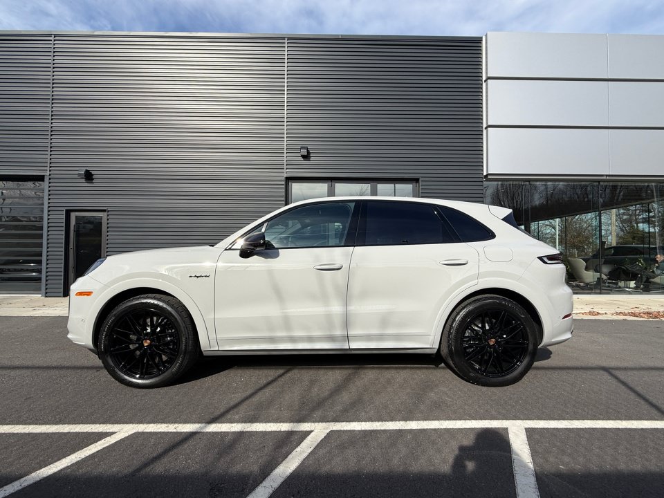 New 2026 Porsche Cayenne E-Hybrid AWD/4WD image 2