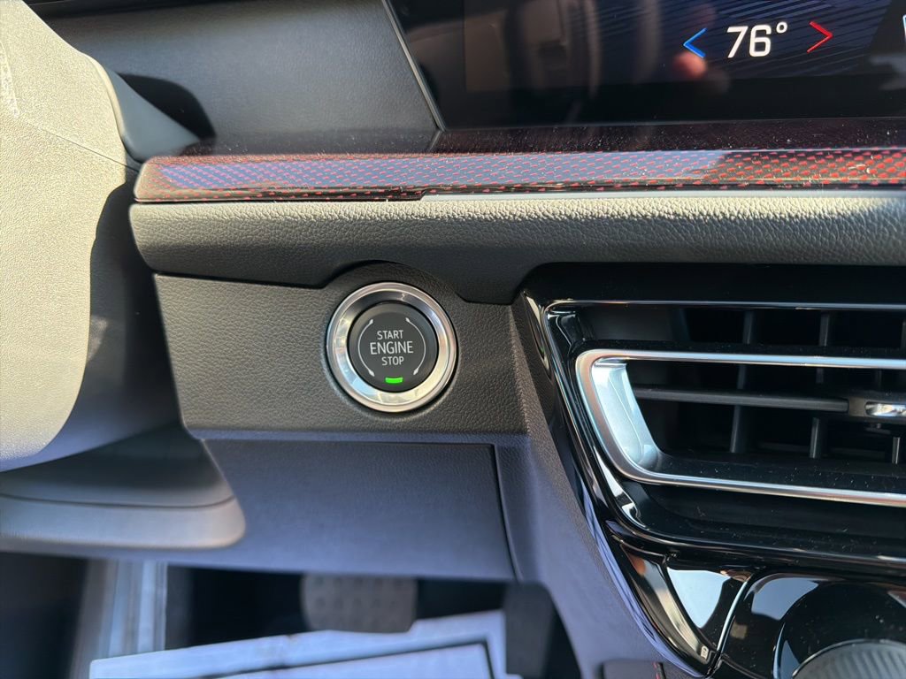 Certified 2025 Chevrolet Traverse RS w/ LPO, Illumination Package FWD image 33