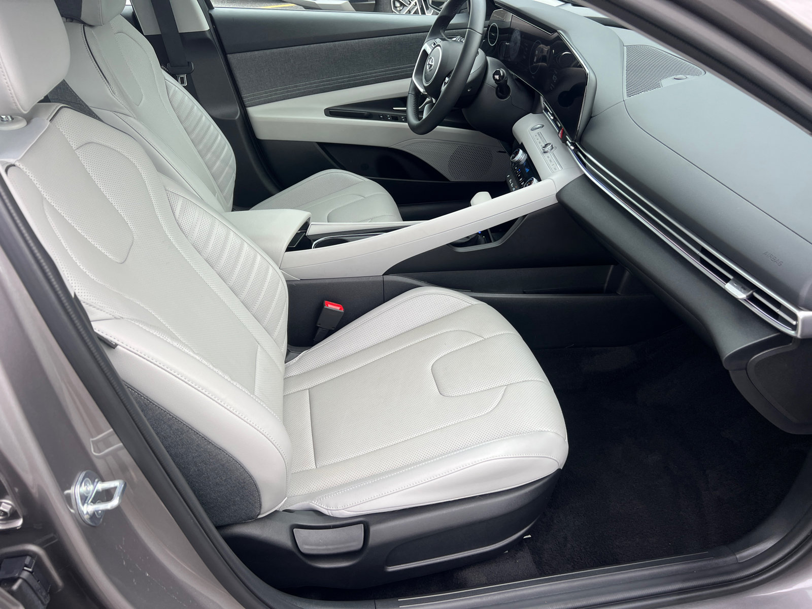 Certified 2023 Hyundai Elantra Limited FWD image 14