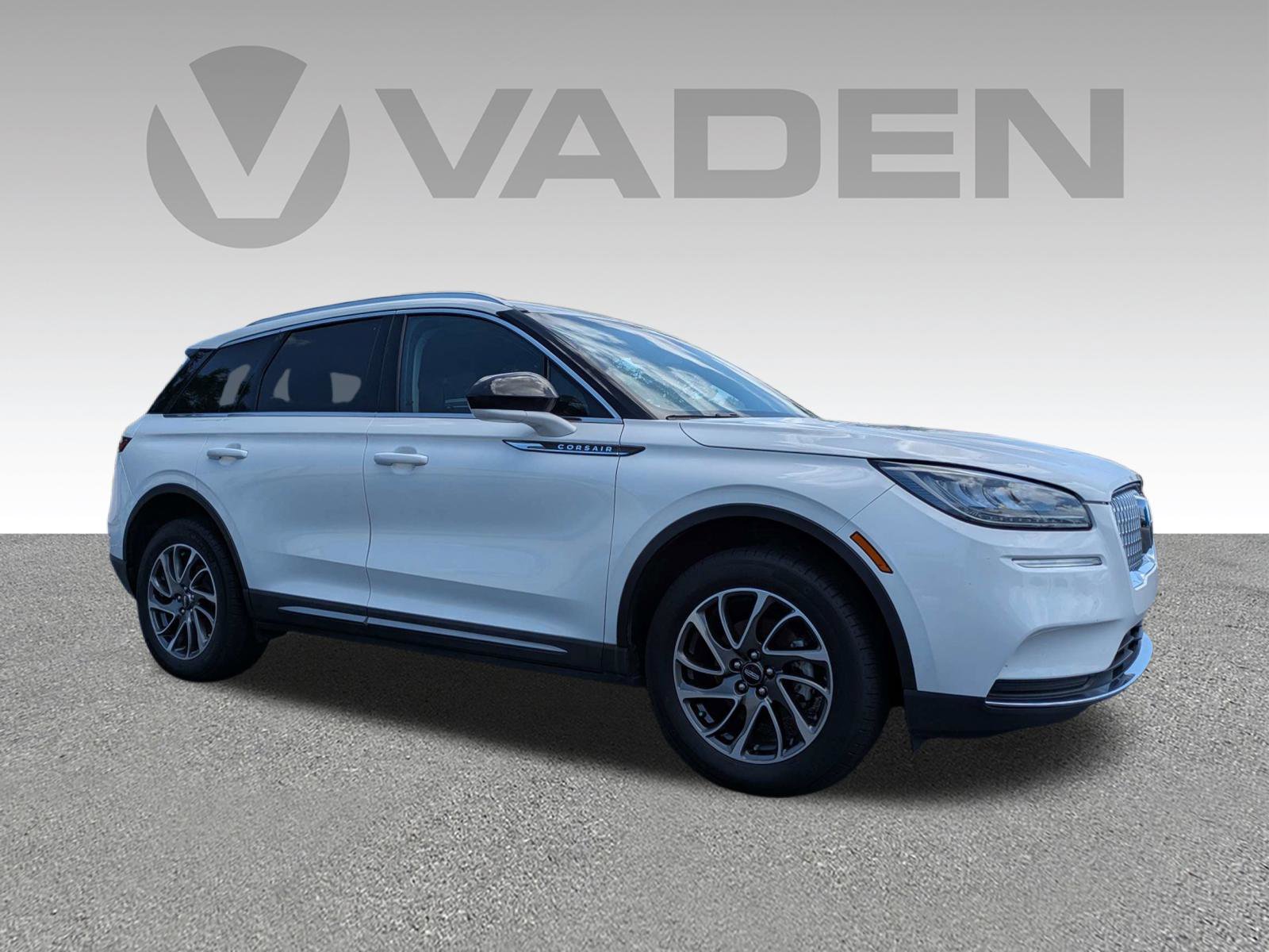 Used 2022 Lincoln Corsair FWD w/ Equipment Group 101A image 3