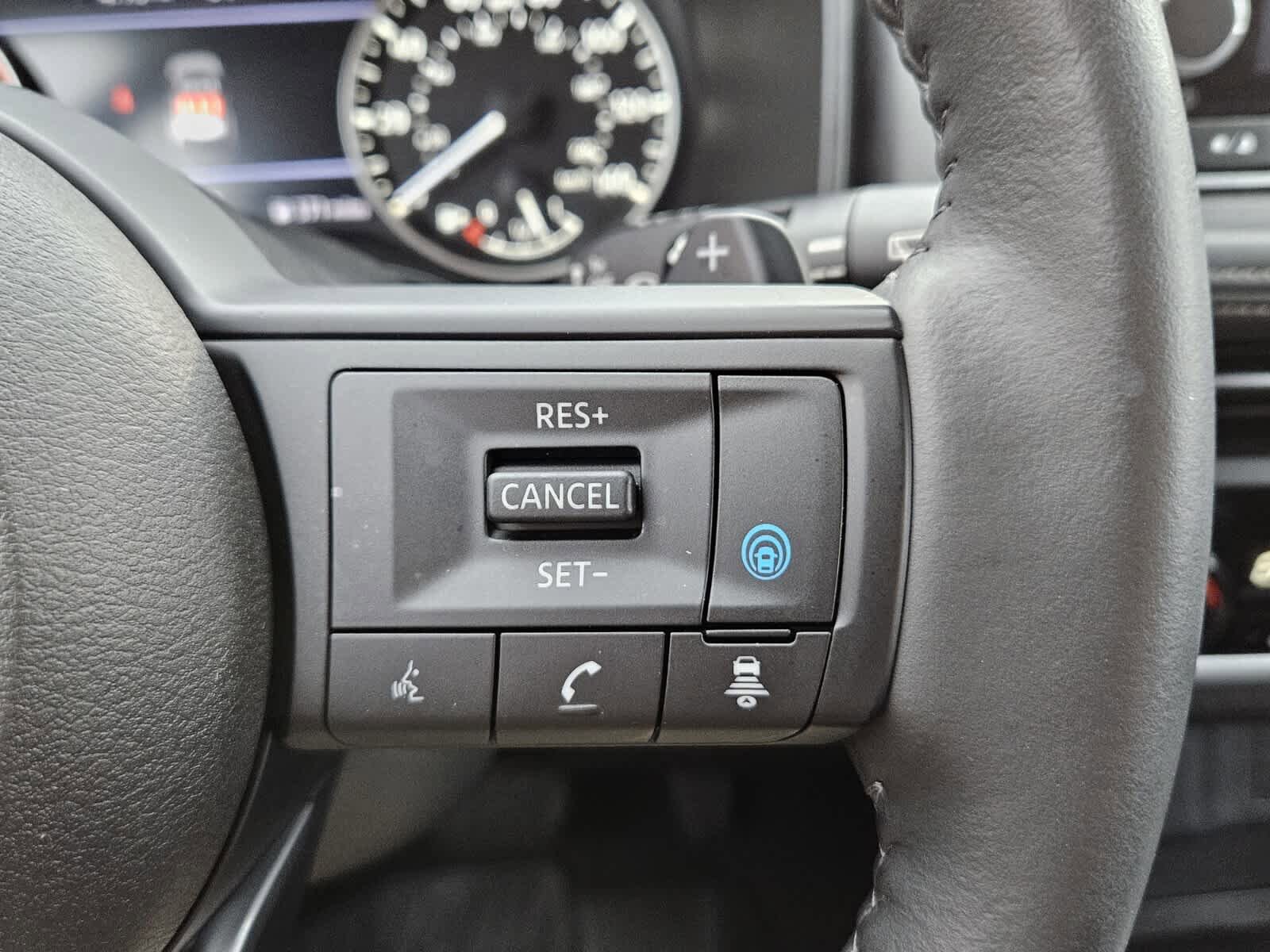 Used 2024 Nissan Rogue SV w/ SV Premium Package image 13