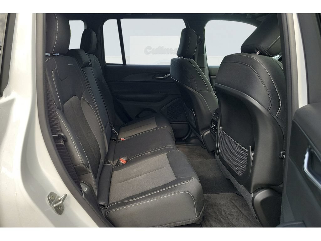 Used 2025 Jeep Grand Cherokee Laredo X AWD/4WD image 16