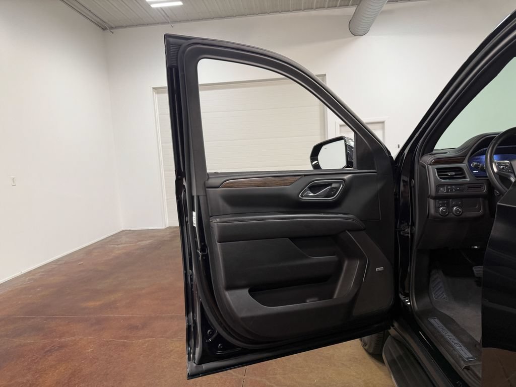 Used 2024 Chevrolet Suburban Premier AWD/4WD image 54
