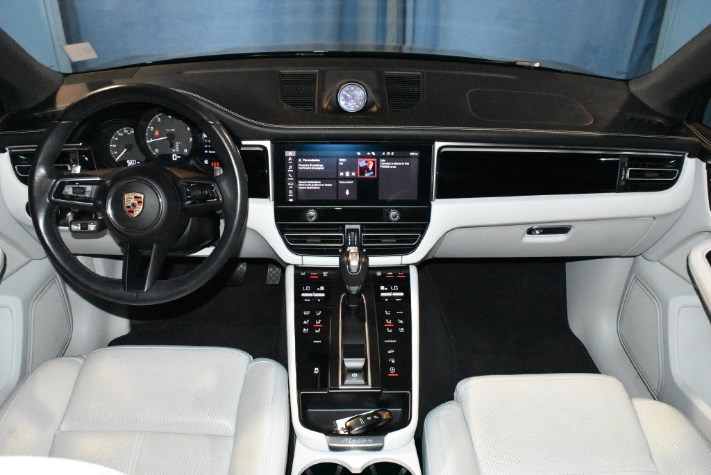 Used 2023 Porsche Macan AWD/4WD image 9