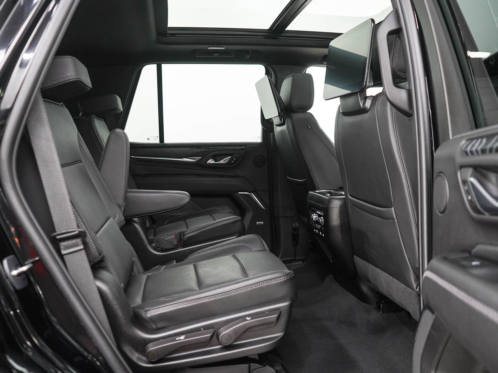 Used 2023 GMC Yukon Denali w/ Denali Reserve Package AWD/4WD image 12