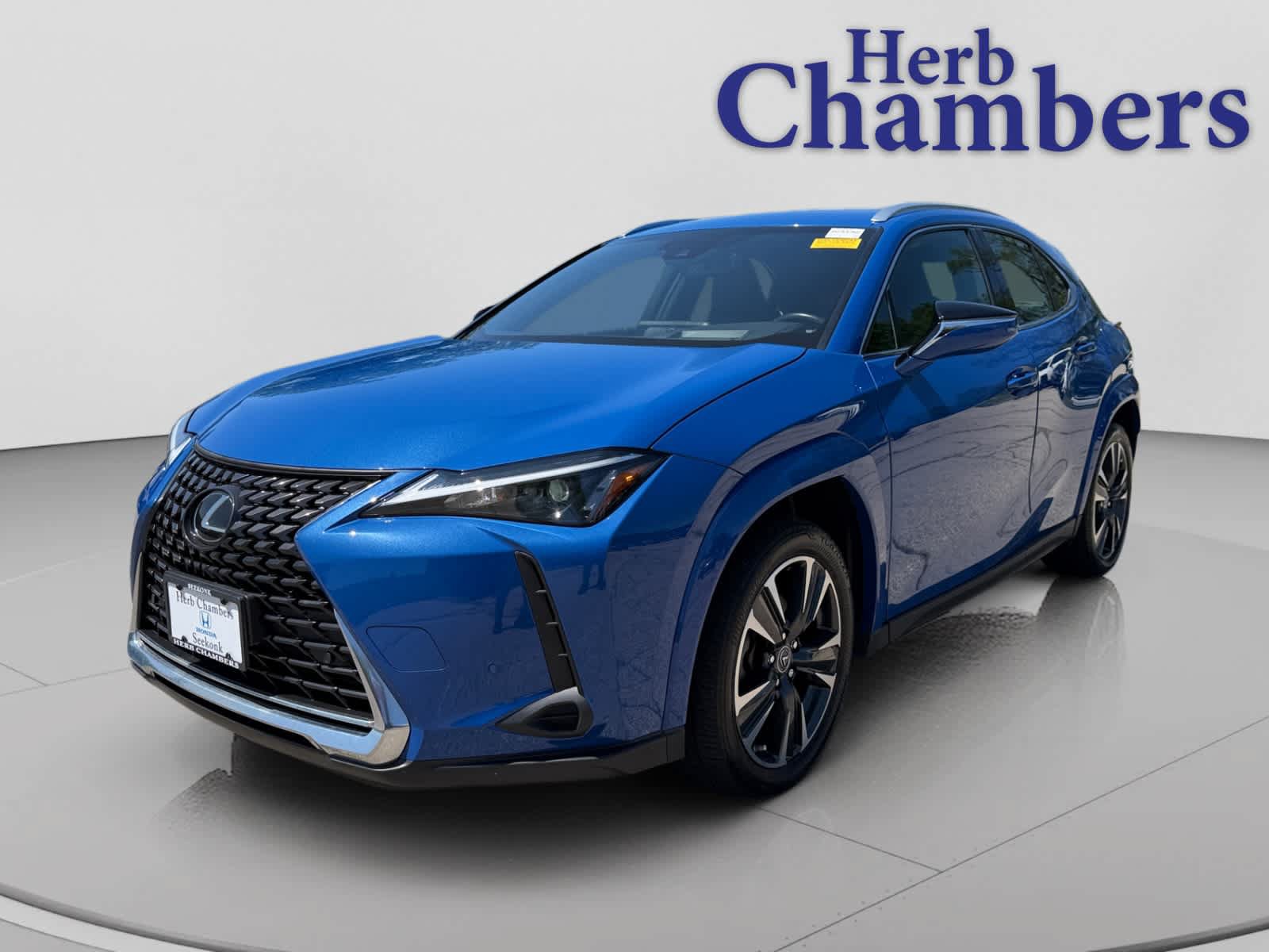 Used 2024 Lexus UX 250h AWD w/ Premium Package image 11