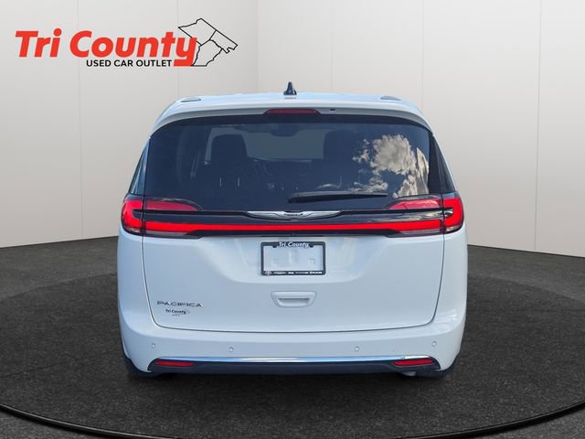 Used 2023 Chrysler Pacifica Touring-L FWD image 7