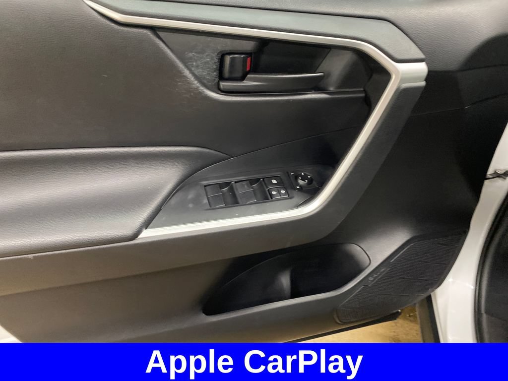 Used 2019 Toyota RAV4 LE AWD/4WD image 9