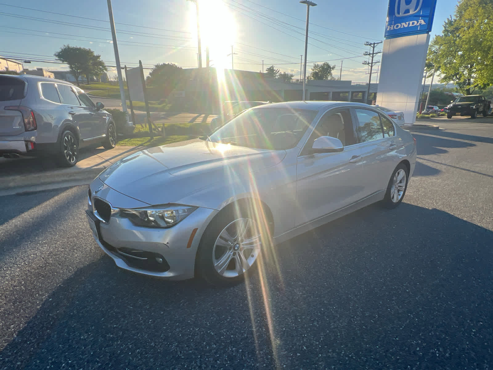 Used 2017 BMW 330i Sedan RWD image 3