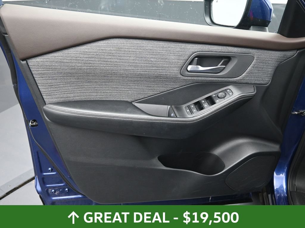 Used 2023 Nissan Rogue SV image 19