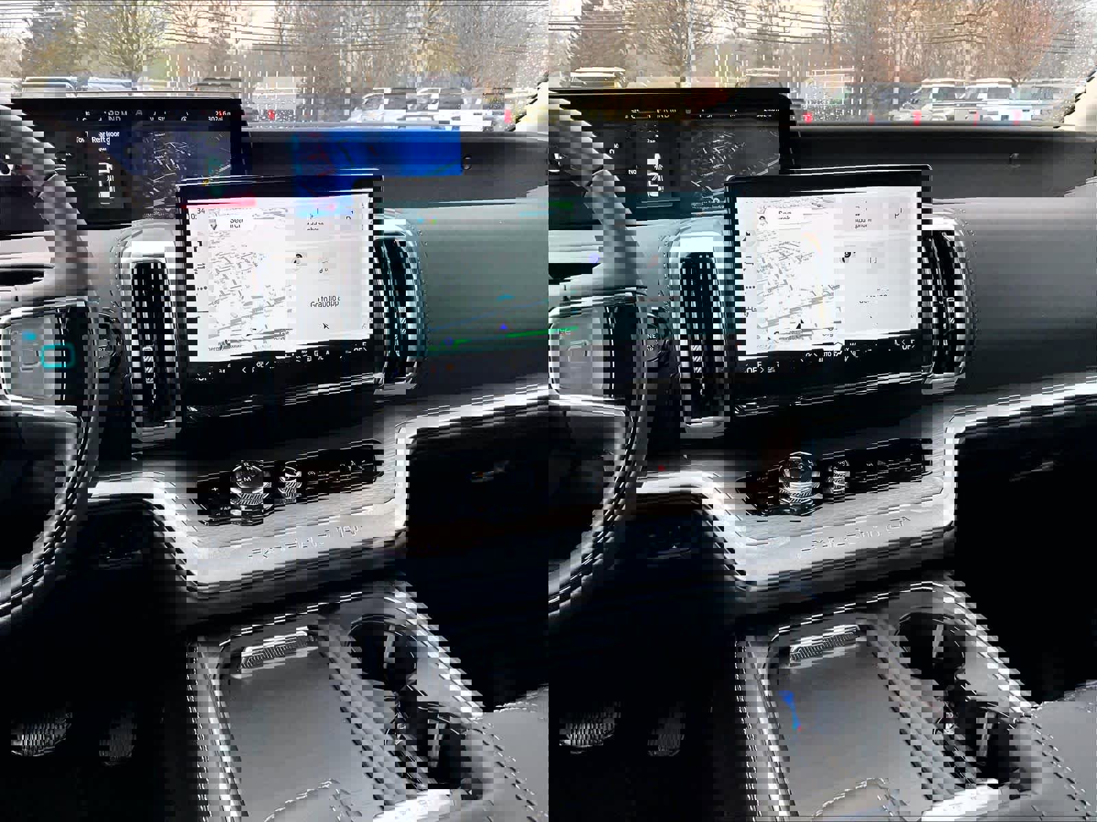 Used 2025 Ford Expedition Platinum image 19