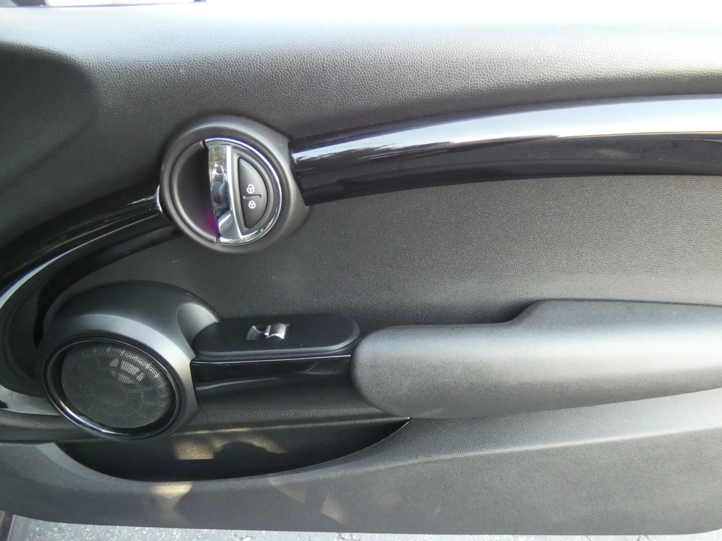 Used 2018 MINI Cooper S w/ Premium Package image 34