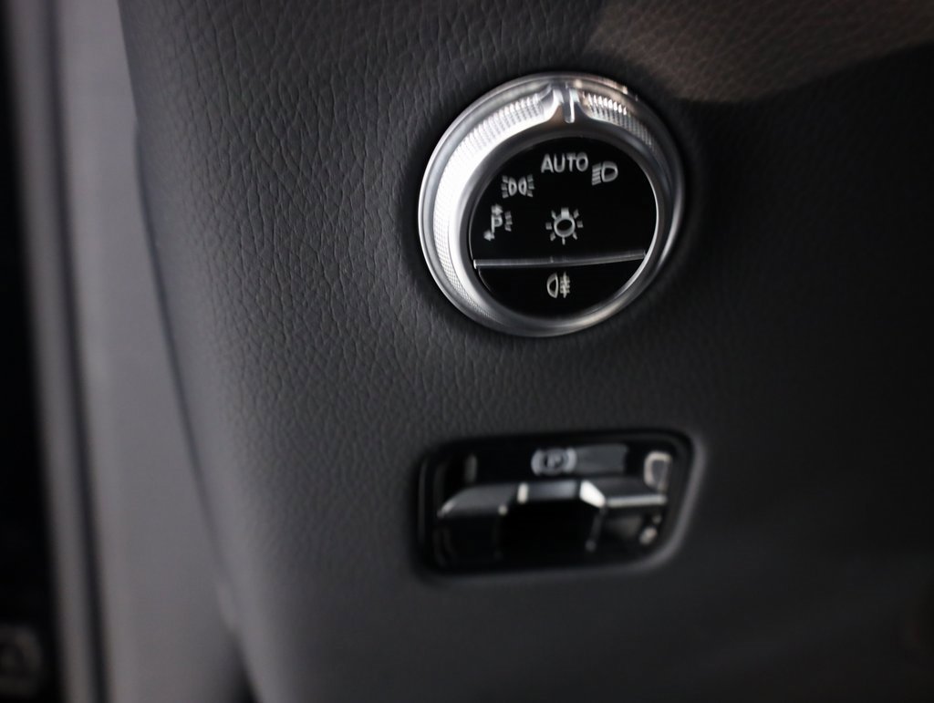 Used 2024 Mercedes-Benz GLC 300 4MATIC image 14